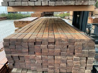 Ca. 140x Hardhouten Onderliggers Geschaafd, 40x70mm, lengte 335cm